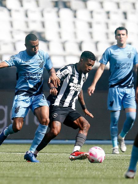 Botafogo e Athletico-PR empatam em jogo de dois dias pelo Brasileirão; veja  gols