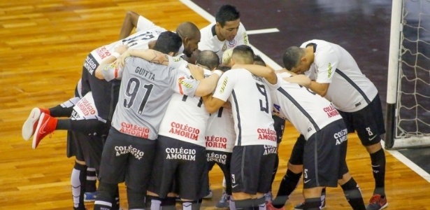 Corinthians goleia time de Falcão e é campeão pela 1ª vez da Liga de Futsal