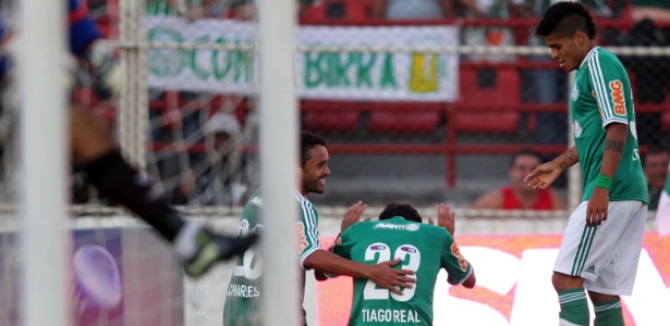 Jogadores do Palmeiras comemoram gol de Tiago Real, que garantiu vitória por 1 a 0