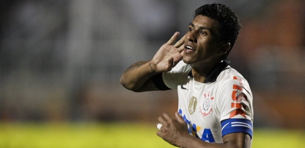 Paulinho marcou o último gol pelo Corinthians contra o Botafogo, no Pacaembu