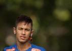 Com frase no vestiário e mensagem da mãe, Neymar dá novas pistas sobre saída