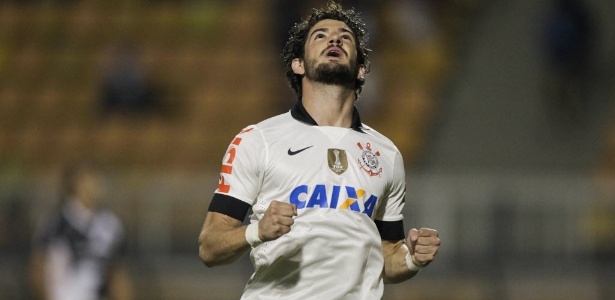 O atacante Alexandre Pato custou R$ 40 milhões ao Corinthians