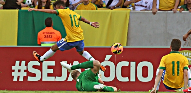 Neymar com a camisa 10 da seleção no amistoso contra a Inglaterra; atacante não usa numeração fixa