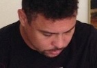 'Aluno aplicado', Ronaldo posta foto estudando para estreia na Globo