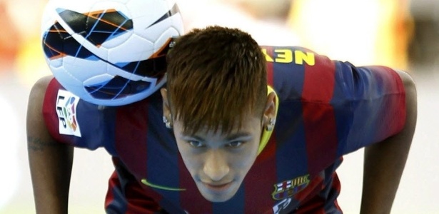 Transferência do atacante Neymar ao Barcelona, da Espanha, ganha mais um episódio
