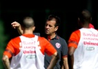 Inter retoma treinos com grupo pouco modificado, mas cheio de indefinições