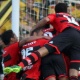 Fla bate o Crici&uacute;ma com gol ol&iacute;mpico, vence a primeira no BR e alivia crise