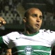 Coritiba faz gol no 1&ordm; minuto, vence N&aacute;utico e volta &agrave; lideran&ccedil;a do Brasileiro