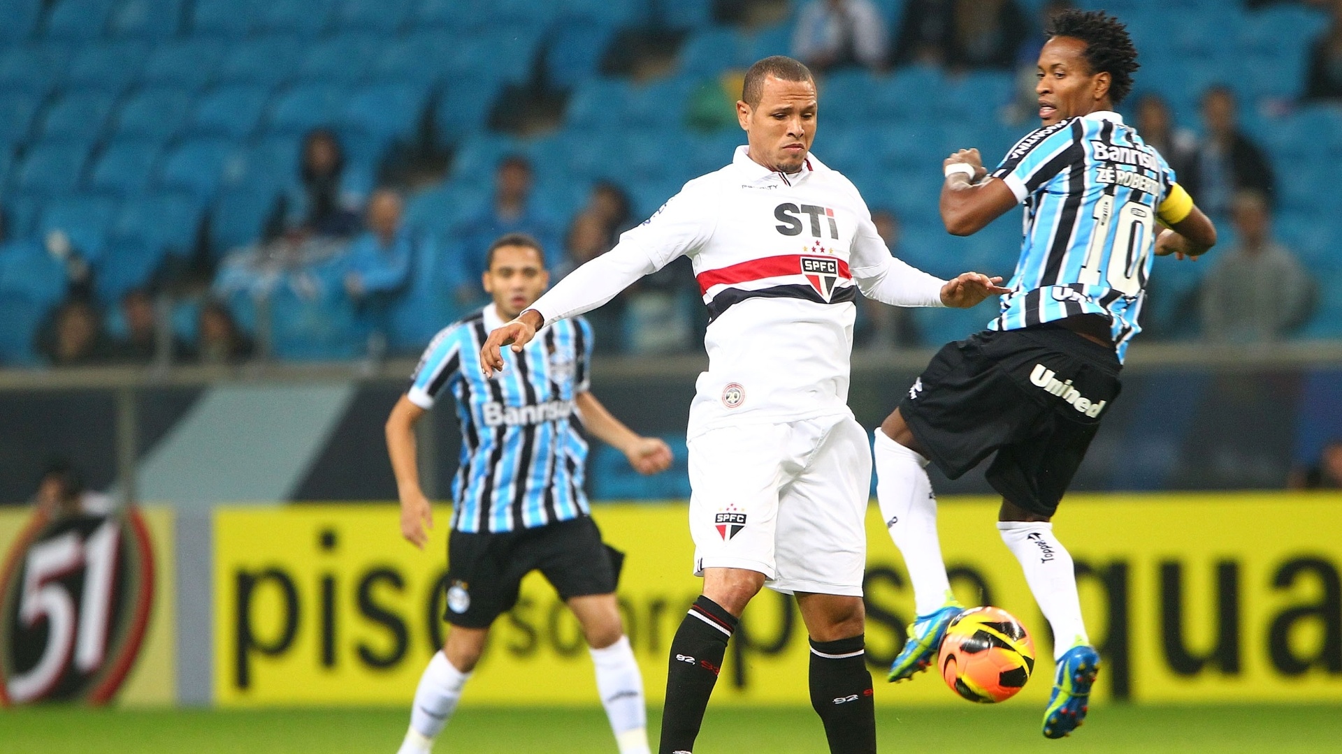 [Imagen: 12jun2013---sob-especulacoes-de-saida-do...0x1080.jpg]