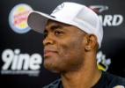 Anderson faz piada com boatos sobre lesão e encerra treinamento nos EUA