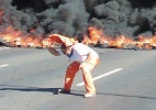 Luiz Paulo Montes/UOL Protesto causa incêndio e interdita arredores do estádio em Brasília