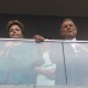 Marin tenta salvar Dilma de vaias e distribui chaveiros para a torcida