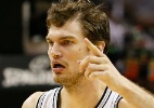 Splitter perde espaço, mas fica perto de ser 1º brasileiro campeão da NBA  (Foto: Kevin C. Cox/Getty Images/AFP)