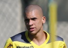 Após sondagem do Barcelona, Dória entra na mira do Tottenham, diz jornal