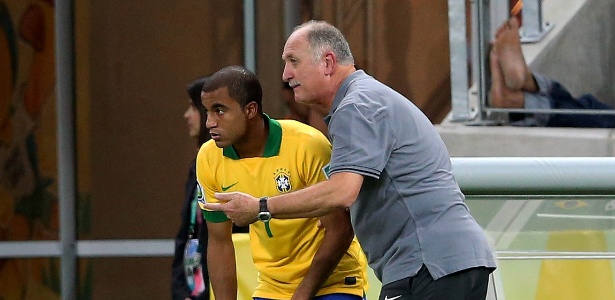 Com Felipão, Lucas só entrou no 2º tempo. O técnico indica que deve seguir assim