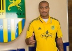 Metalist oficializa contratação de zagueiro Rodrigo Moledo, do Inter