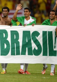 Xodó do torneio: Taiti faz volta olímpica para agradecer aos brasileiros