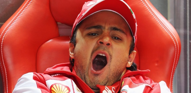 28jun2013---enquanto-espera-a-chuva-dar-uma-tregua-em-silverstone-felipe-massa-boceja-no-box-da-ferrari-1372417199392_615x300.jpg