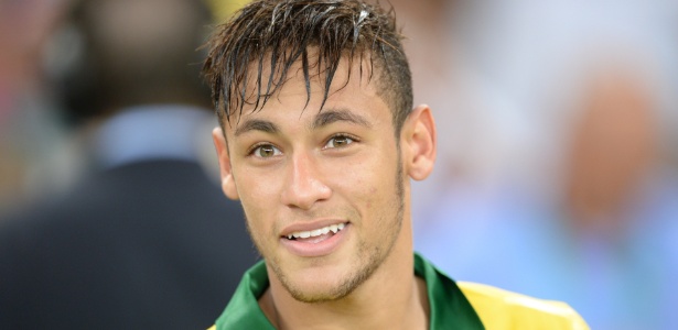 Neymar foi contratado pelo Barcelona pouco antes da Copa das Confederações