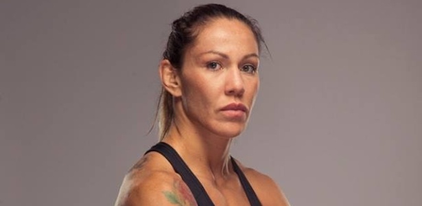 Brasileira Cris Cyborg negocia um contrato para lutar no UFC e pode enfrentar Ronda