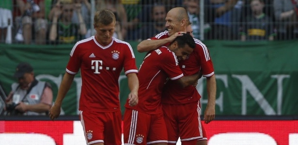 Brasileiro naturalizado espanhol Thiago Alcântara comemora gol em amistoso do Bayern