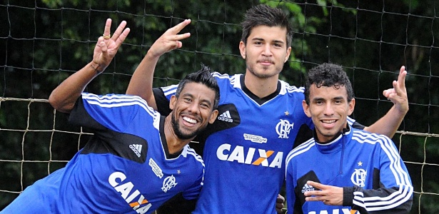 Mattheus (c) e Rafinha (d) já não contam com a proteção da diretoria e da comissão técnica do Flamengo