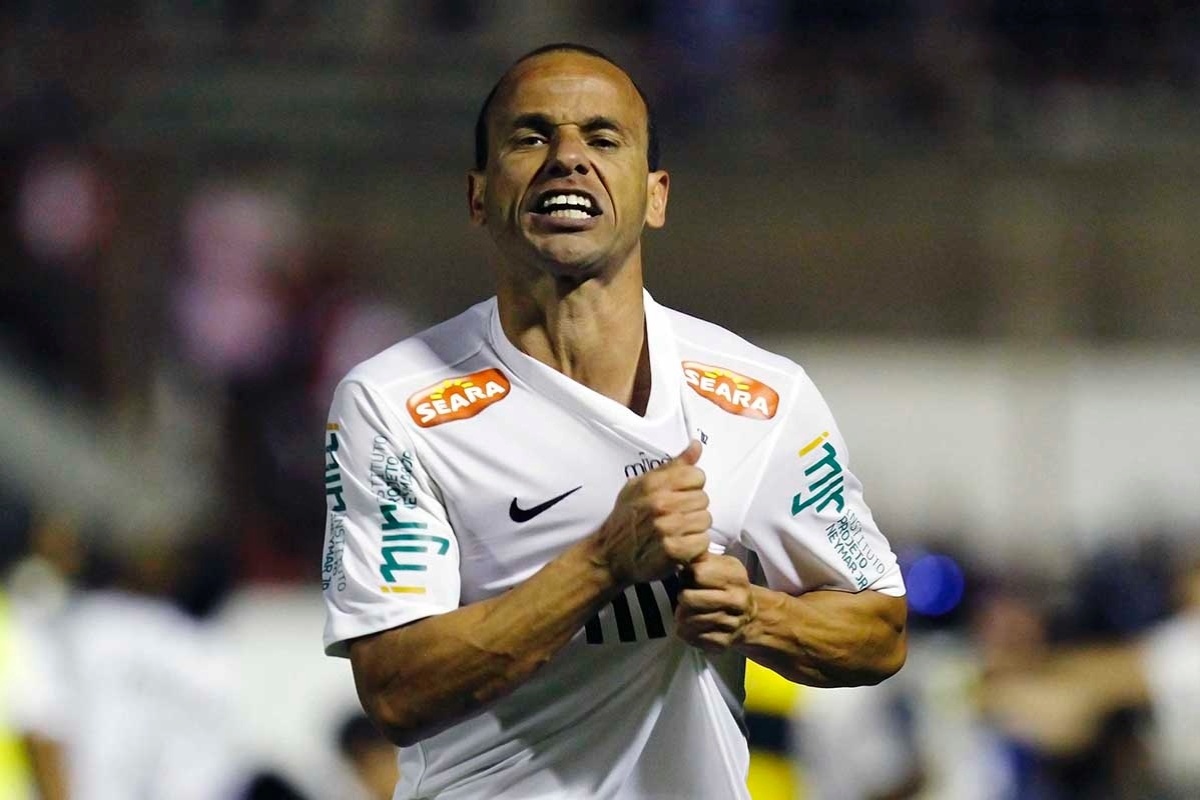 Léo se aposenta pela porta dos fundos Léo se aposenta pela porta dos fundos