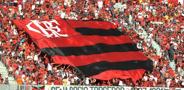 Torcida do Flamengo no estádio Mané Garrincha, em Brasília: confusão do lado de fora