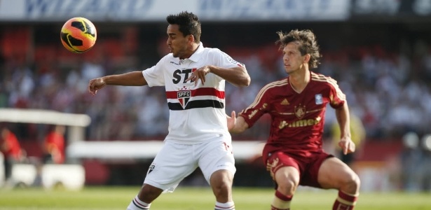 Jadson pelo Campeonato Brasileiro de 2013, em ação pelo São Paulo 