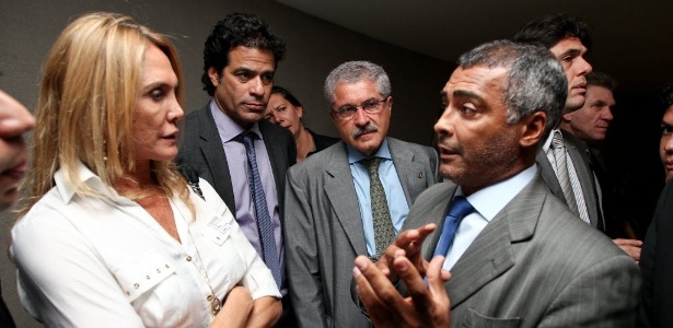 Observados por Raí, Hortência e Romário conversam na Câmara dos Deputados, na semana passada
