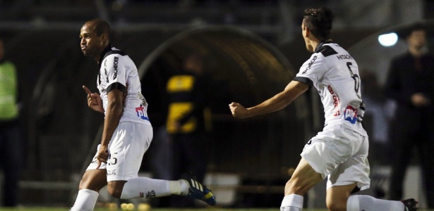 Fellipe Bastos, ex-Vasco, negocia liberação e pode ser reforço corintiano