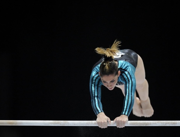 Daniele Hypolito teve falhas em sua apresenta��o nas barras e teve uma nota muito baixa