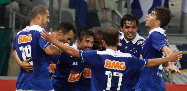 Cruzeiro chegou a 56 pontos com a goleada sobre a Portuguesa e manteve 11 pontos de vantagem