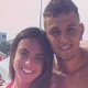Meia do Botafogo tieta Nicole Bahls na praia e se diz