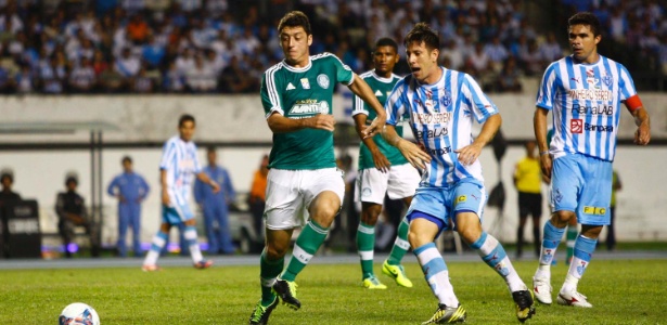 12nov2013---felipe-menezes-passa-durante