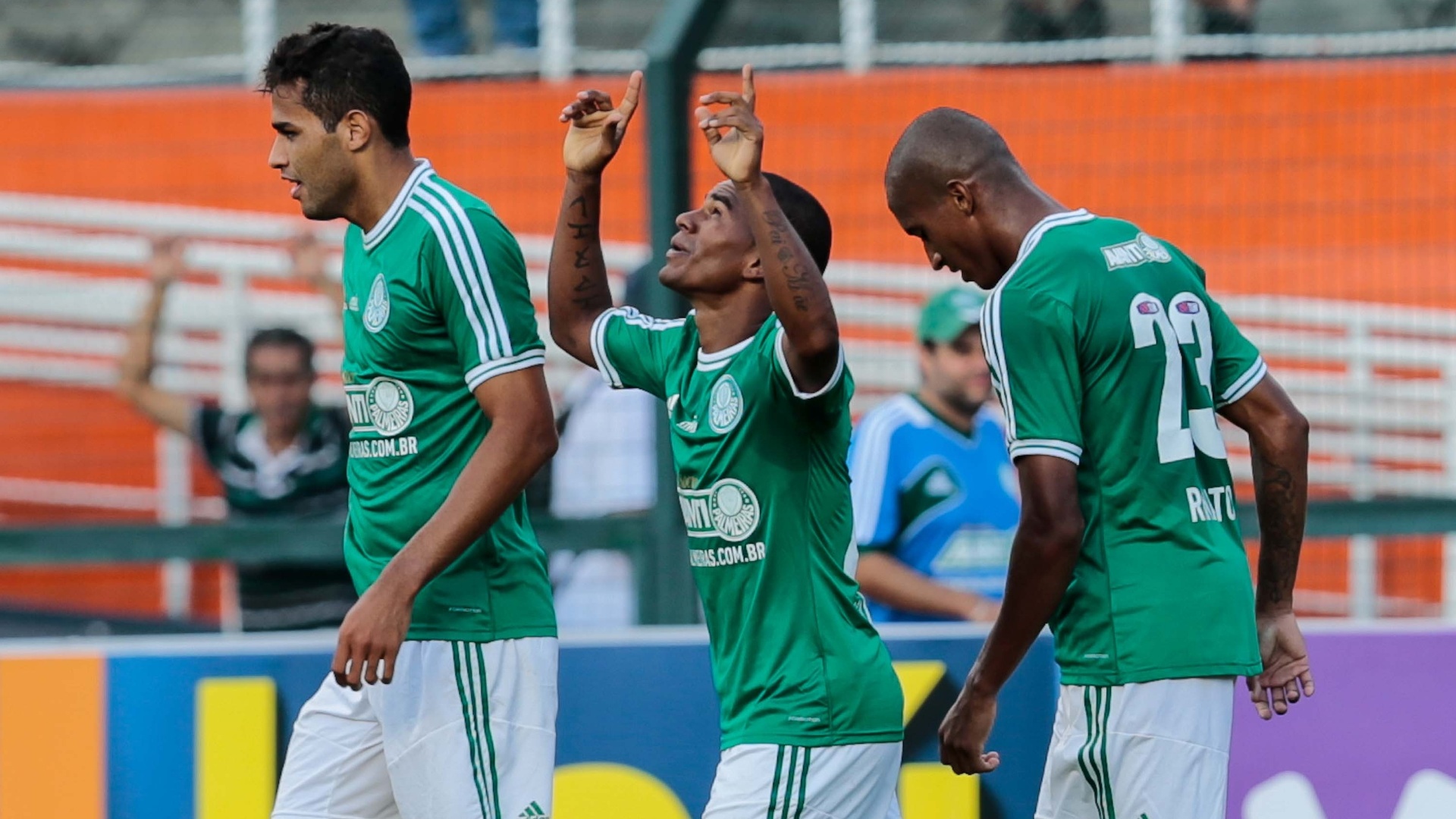 Melhores equipes do Paulistão, Santos e Palmeiras comemoram classificação