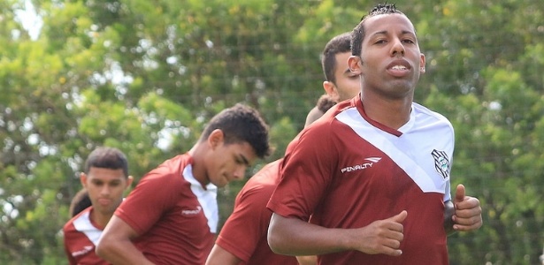 Vitor Junior participa de seu primeiro treinamento como reforço do Figueirense