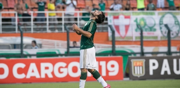 Exigência atendida vira pressão contra Valdivia no Palmeiras