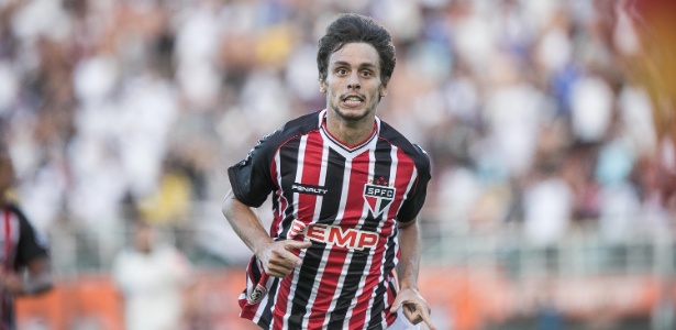 R. Caio, do São Paulo, é alvo do Atlético de Madrid e nova carga pode fechar negócio