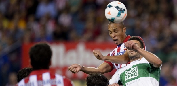 Miranda fez um dos gols para o Atlético de Madri: o brasileiro fez de cabeça após escanteio