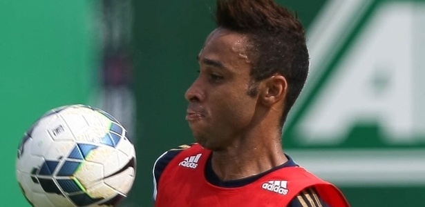 Por empréstimo, Santa Cruz contrata zagueiro do Palmeiras até o fim do ano