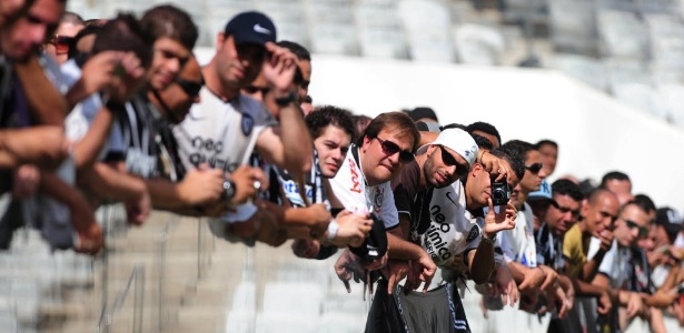 Junior Lago/UOL Corinthians segue popular entre os pobres, mas agora domina preferência na elite