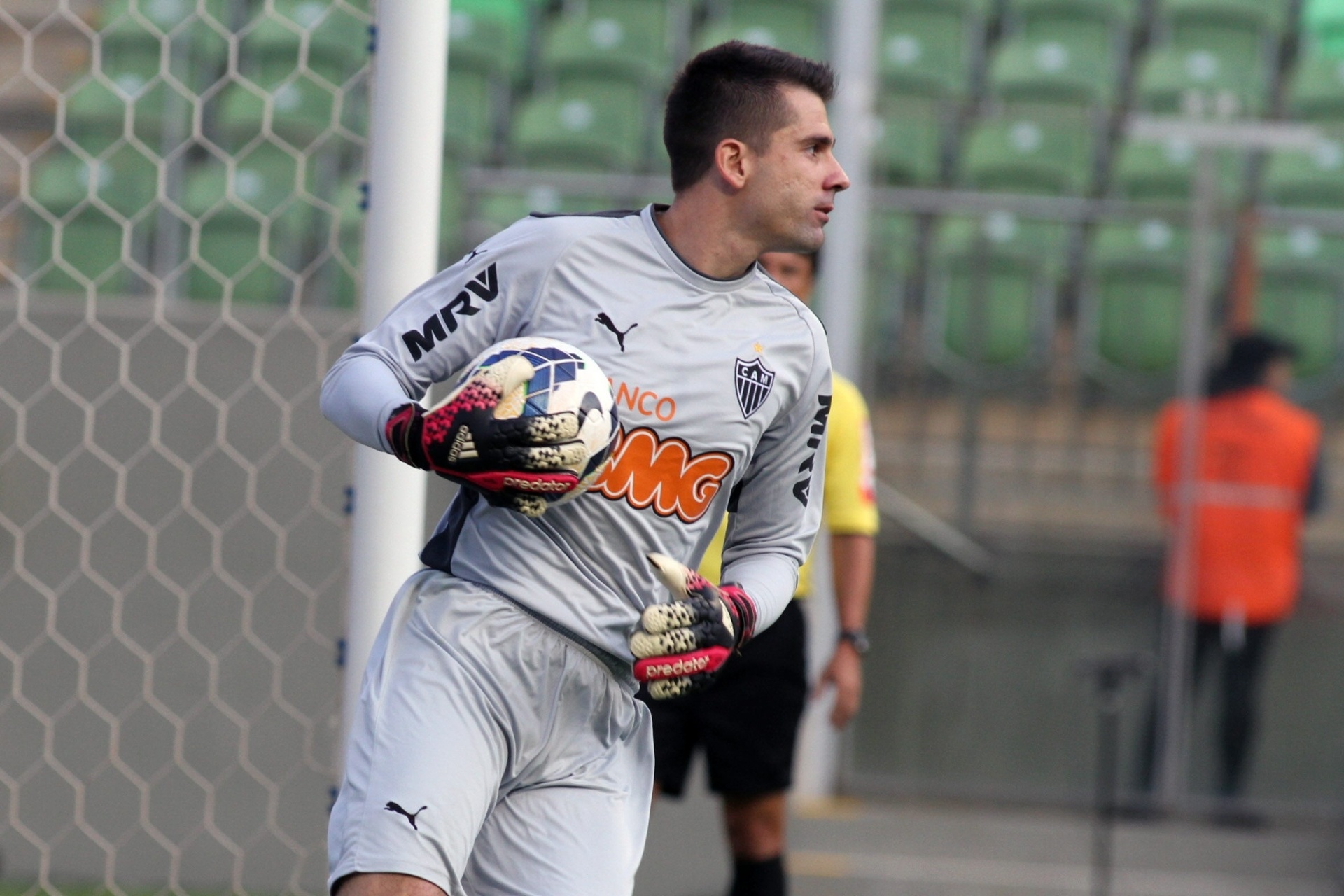 Veja Imagens Da Carreira Do Goleiro Victor Fotos Uol Esporte 