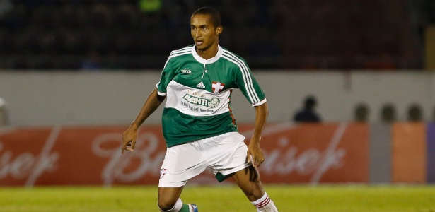 Volante diz que Valdivia mudou após faixa e elogia: 