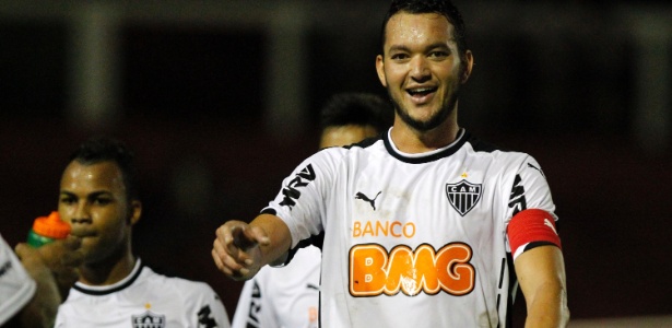 [OFF] Réver negocia com outros clubes, mas Levir quer a permanência do zagueiro