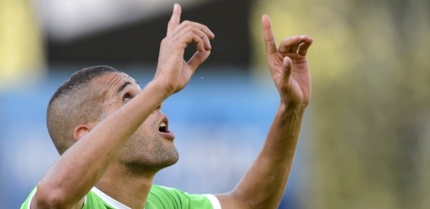 [Imagem: 31mai2014---islam-slimani-comemora-apos-...15x300.jpg]