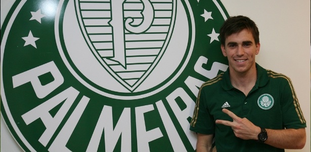 Mouche viaja para fechar empréstimo com clube da Sérvia
