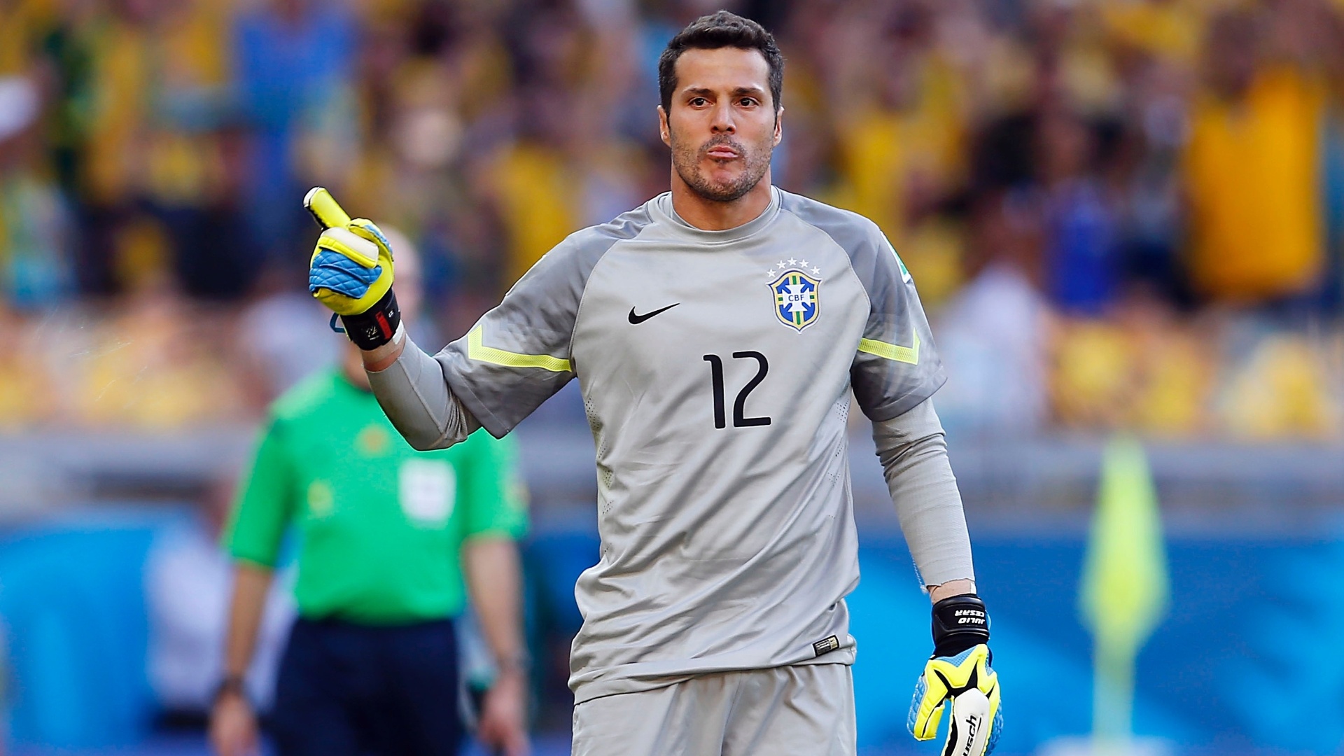 Surreal! Goleiro titular do Brasil joga 4ª divisão de futebol society em SP Notícias UOL Surreal! Goleiro titular do Brasil joga 4ª divisão de futebol society em SP Notícias UOL