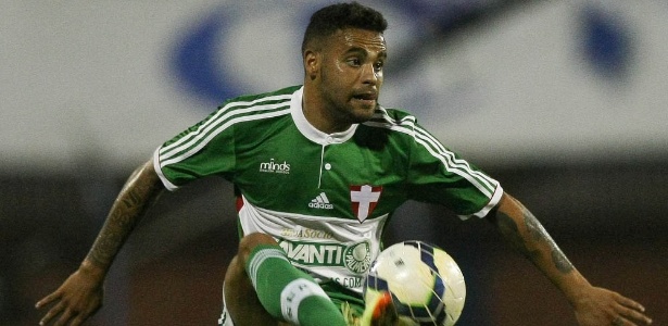 Palmeiras oferece penhora de terreno em cobrança de dívida por Weldinho