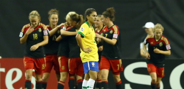 Alemãs comemoram goleada sobre o Brasil sub-20
